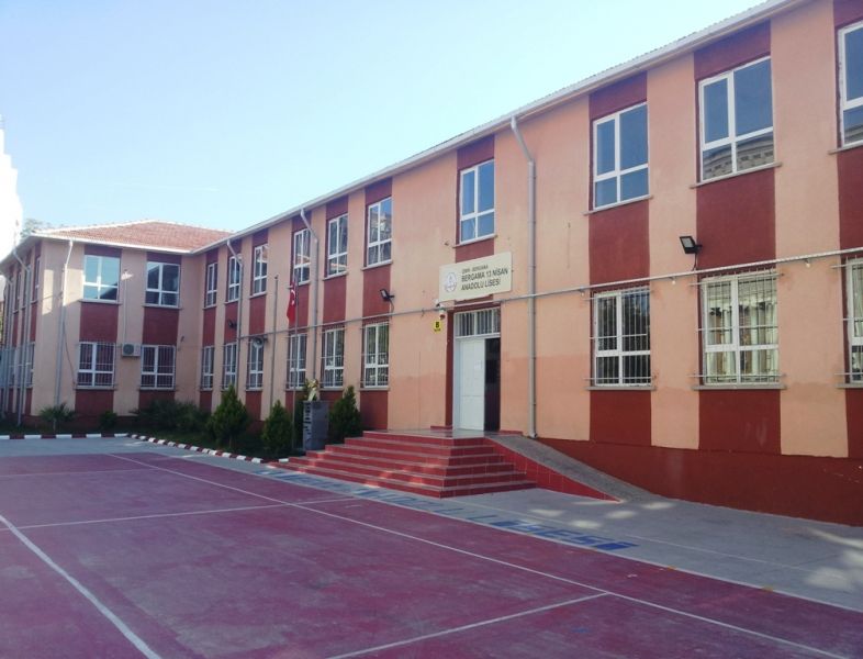 Bergama 13 Nisan Anadolu Lisesi 